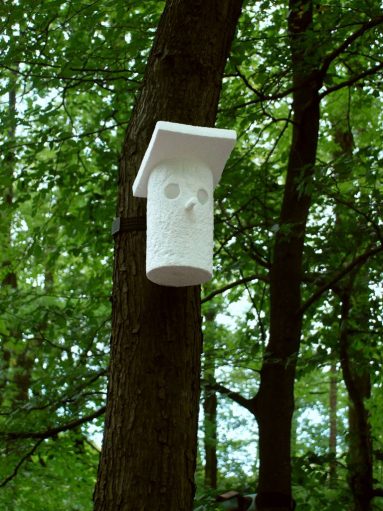 Hello Goodbye: vogelhuisjes, -monumenten, - follies voor GBK-tentoonstelling in NOM over migratie