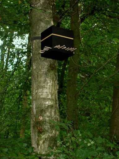 Hello Goodbye: vogelhuisjes, -monumenten, - follies voor GBK-tentoonstelling in NOM over migratie