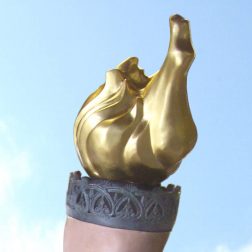 Lopend Vuurtje, bronzen beeld